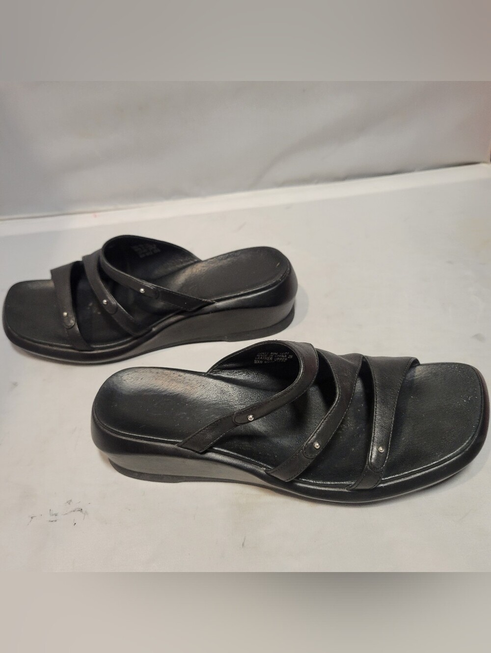 Clarks Womens Leather Sandal Size  8.5 Black